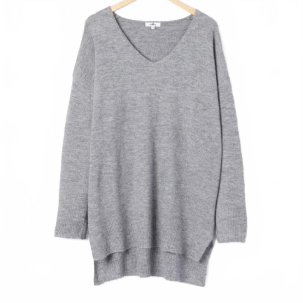 GeeGee Gray V-Neck Sweater Size 3XL‎